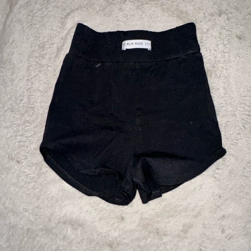 My mum made it shorts size s black